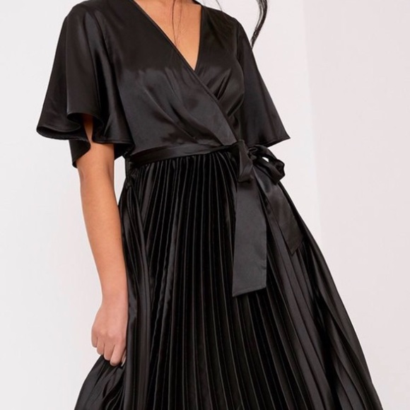 DRESS OUTLET!! - Picture 5 of 6